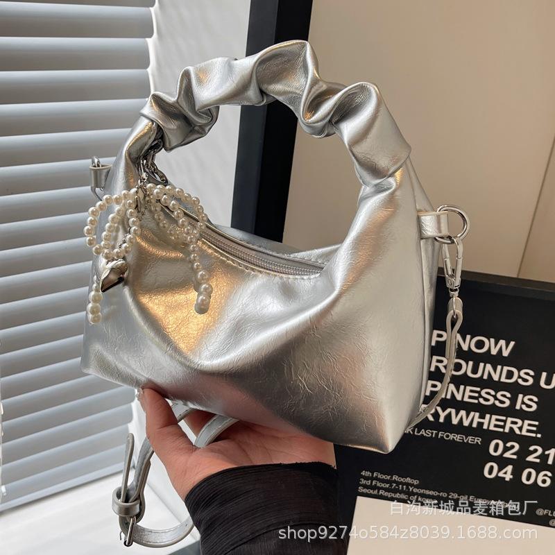 

2025 high-end foreign style niche pleated handbag shoulder messenger bag new trend fashion cloud small bag