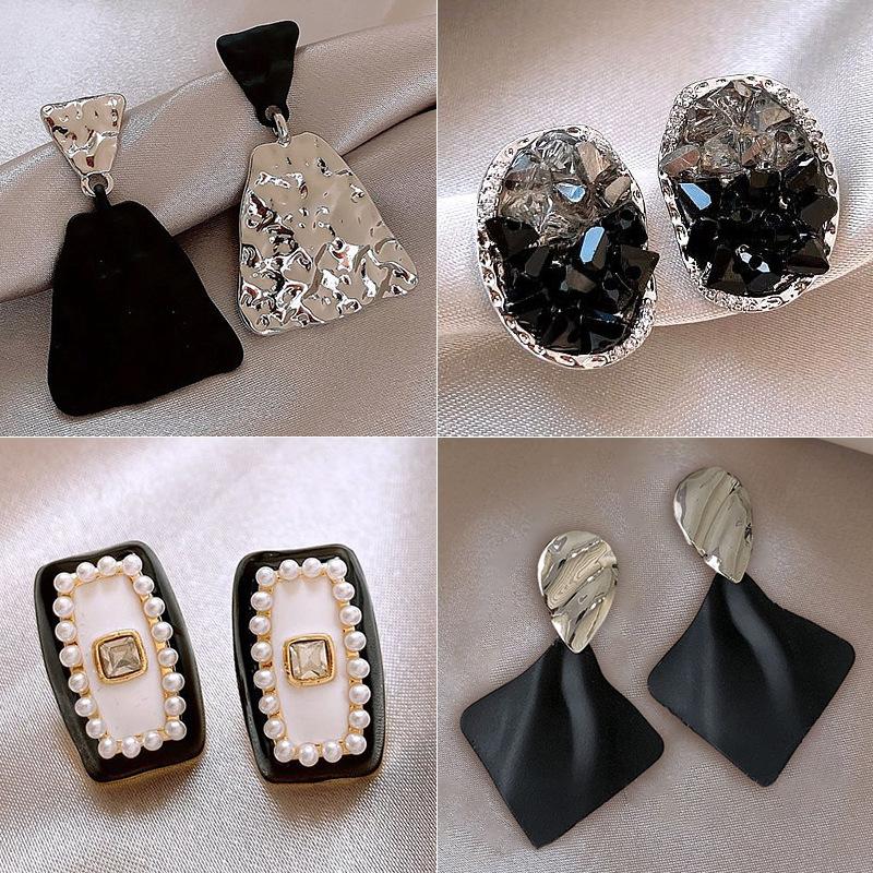 Silbernadel Glasperle Unregelmäßig Gefaltete Geometrische Ohrringe Schwarz Temperament Premium Ohrstecker Leichter Luxus Vielseitige Ohrringe