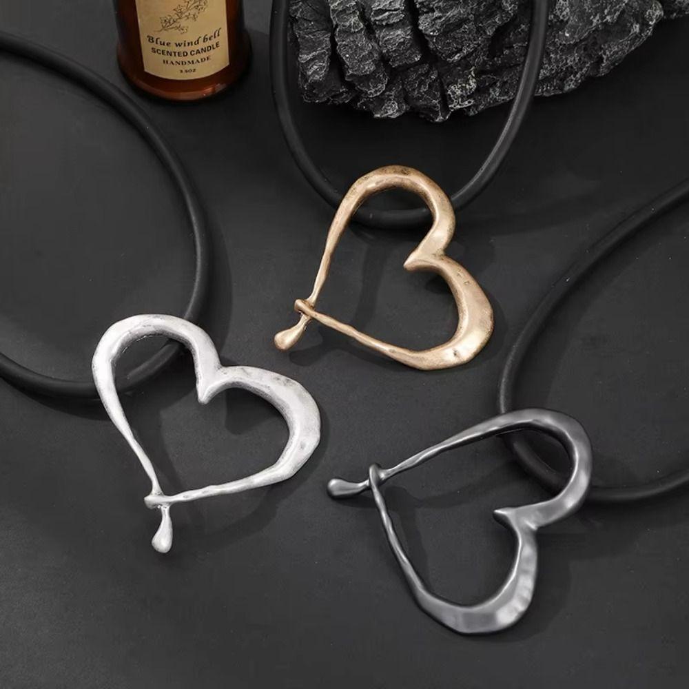 Metal Material Heart Pendant Necklace Vintage Style Love Pendant Necklace  Daily Accessories