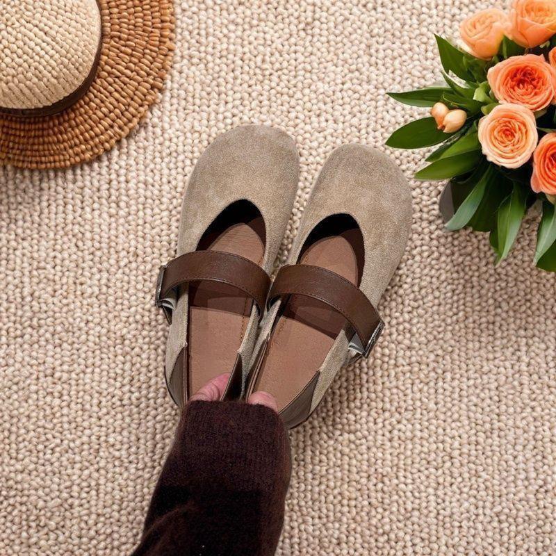 Korean version of round head one-word buckle strap single shoes comfortable retro fashionable shallow mouth Mary Jane single shoes 2025 spring and