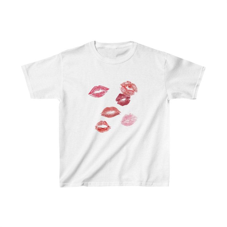 Lipstick Kisses Baby Tee | Y2K Graphic Baby Tee, 90s Baby Tee, Graphic Shirt Crop, Coquette, Vintage Design 110