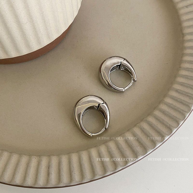 

European and American Style High-End Metal Hoop Earrings for Women, Light Luxury Niche Design Earrings, Ins Simple and Elegant Ear Jewelry Silver Oval Earrings
