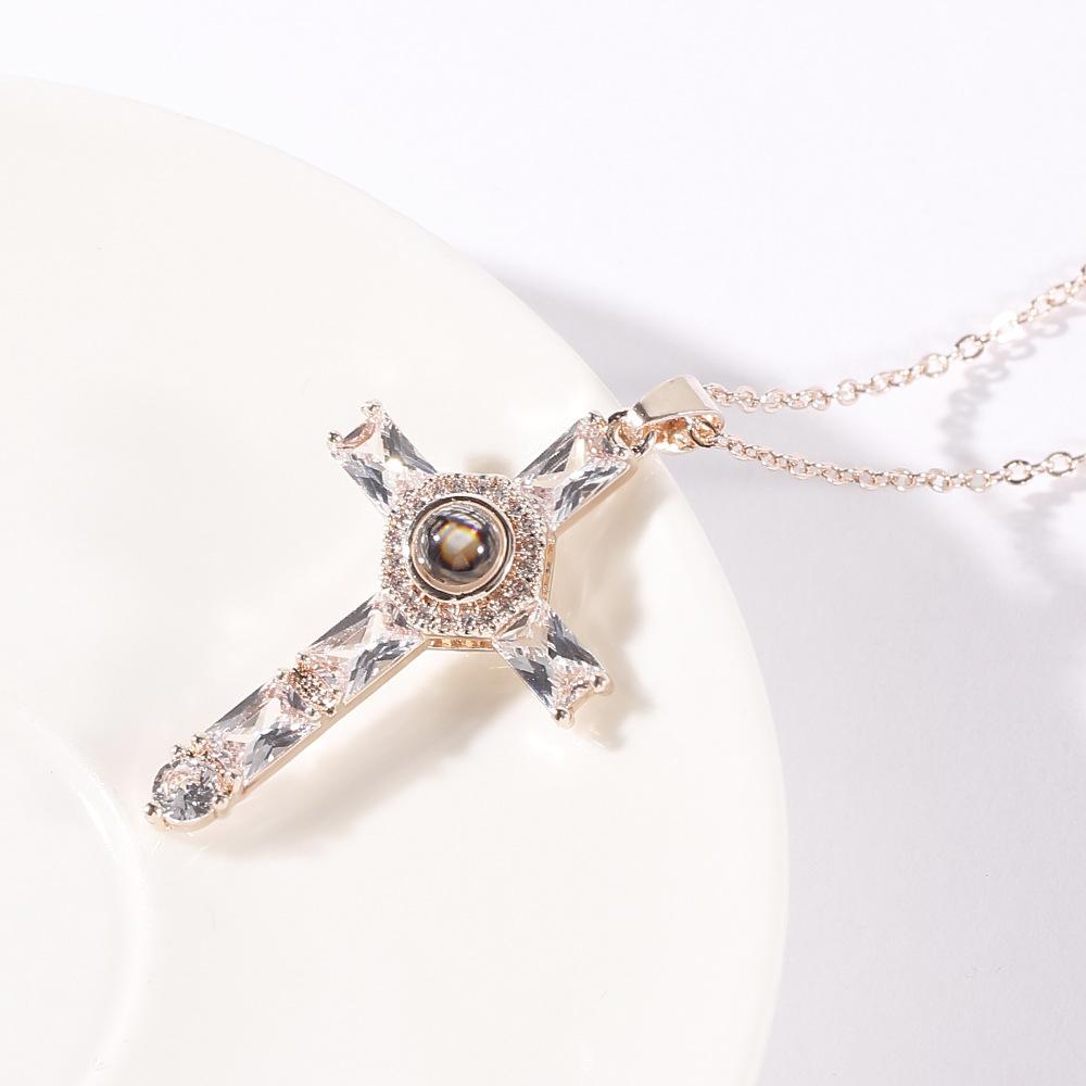 Collier à Projection Croisée pour Femmes Filles Cadeau Noël Fête des Mères Bijoux Accessoires