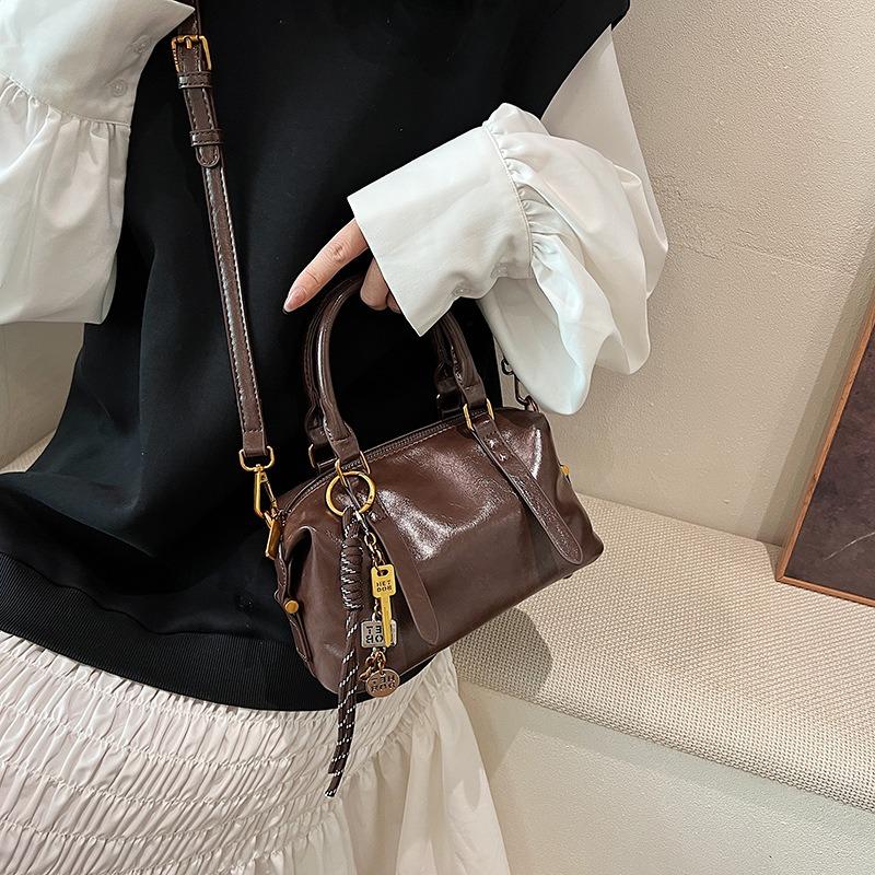 Retro Women's Bags New High-end Texture Versatile Niche Messenger Bags Casual Portable Pillow Bags