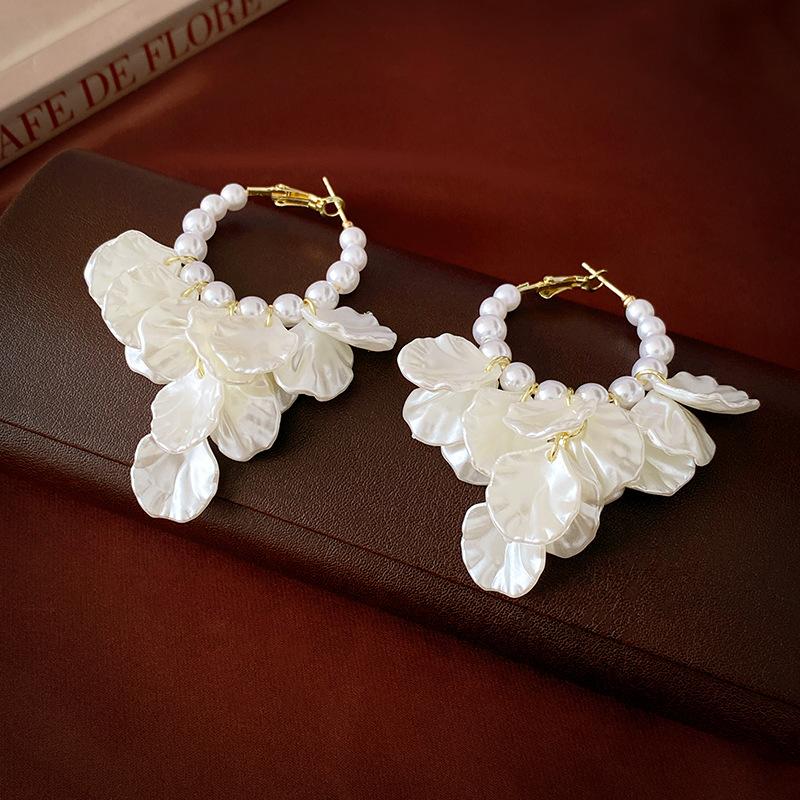 Pearl Imitation Shell Petals Geometric Silver Needle Earrings French Vintage Ins Niche Earrings