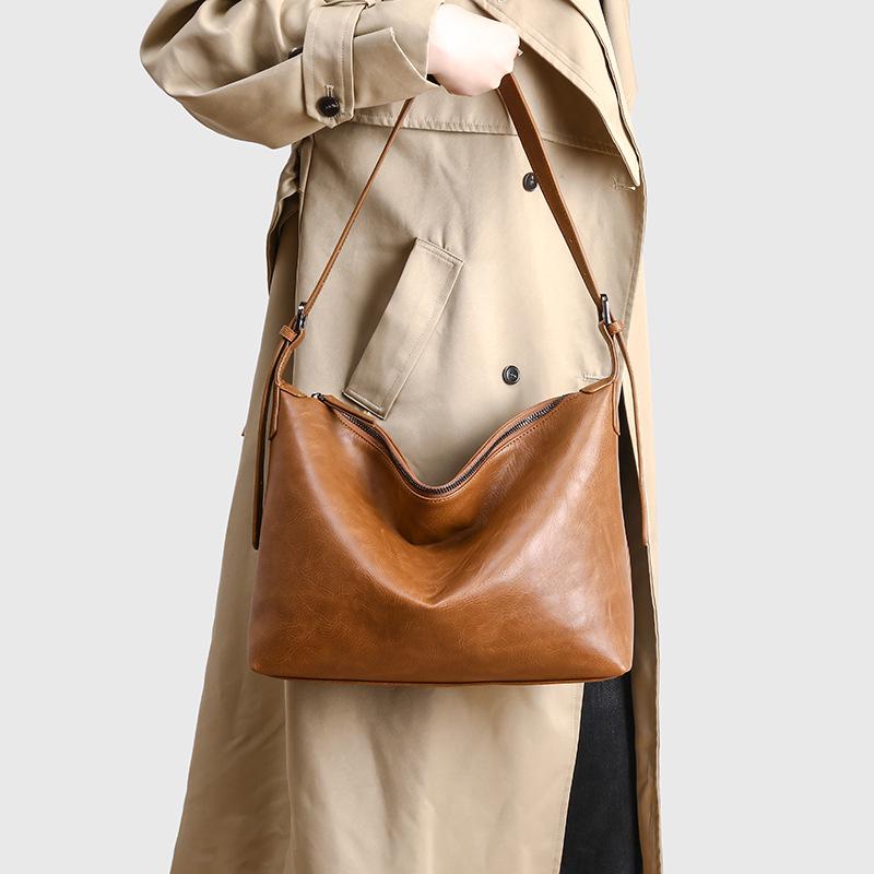 Spring 2025 Versatile High-End Large Capacity Bucket Handbag