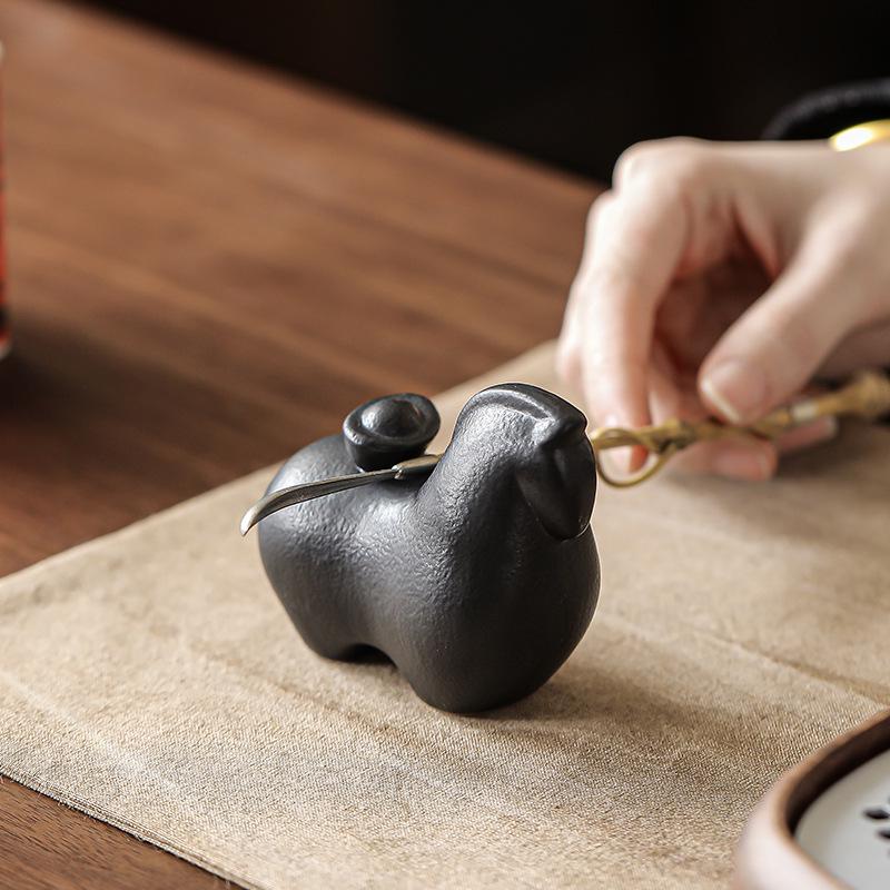 Exquisite Dark Horse Yuanbao Tea Pet: Zodiac Wealth-Attracting Tang Horse Ornament
