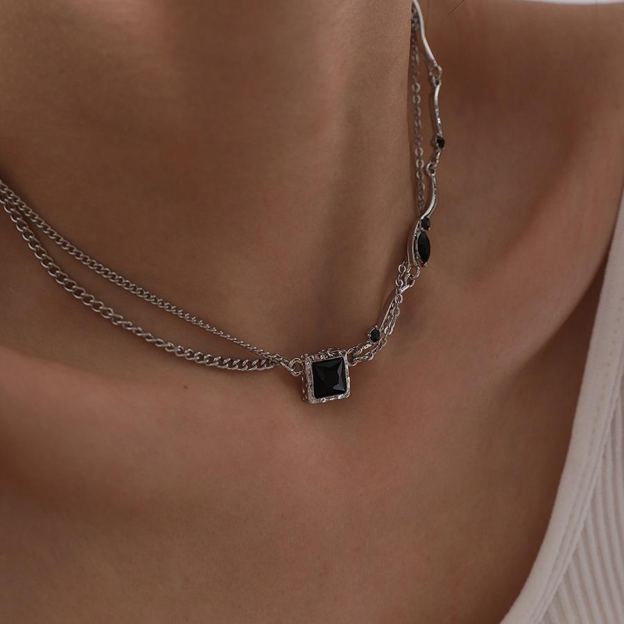 Asymmetrical Black Crystal Necklace Female Trend Design Ins Versatile Pendant Pendant Sweater Chain Jewelry
