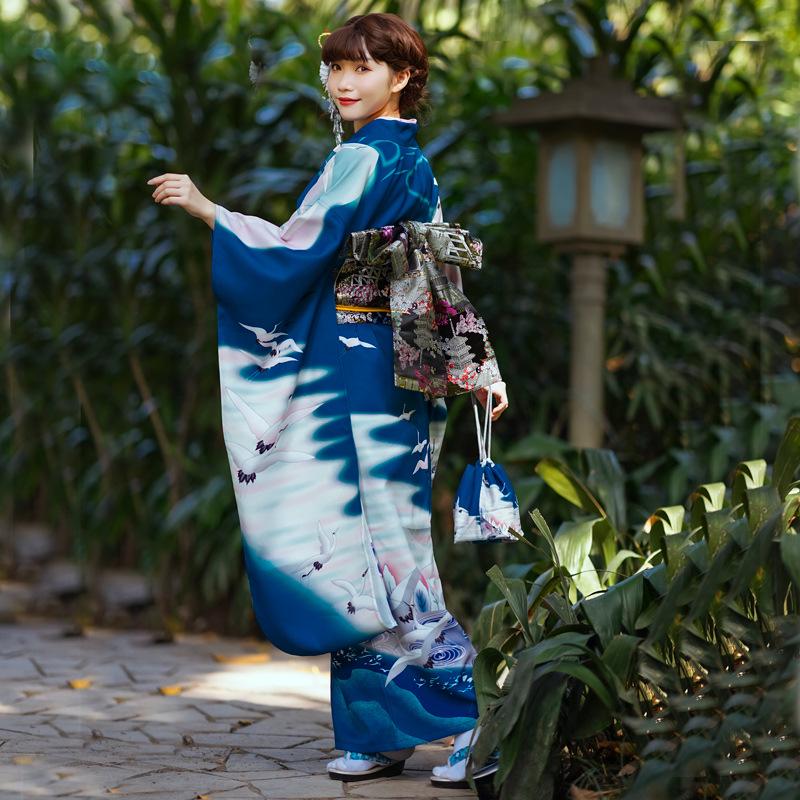 Furisode Tuhá Látka Dámské Kimono Jeřáb - Odolné proti vráskám, Snadno se nosí, Formální Japonský Styl