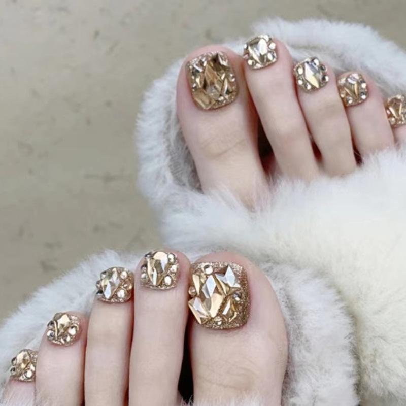 

Glitzy Gold Crushed Diamond Removable Toenail Tips – Short Length, Pure & Sexy Style