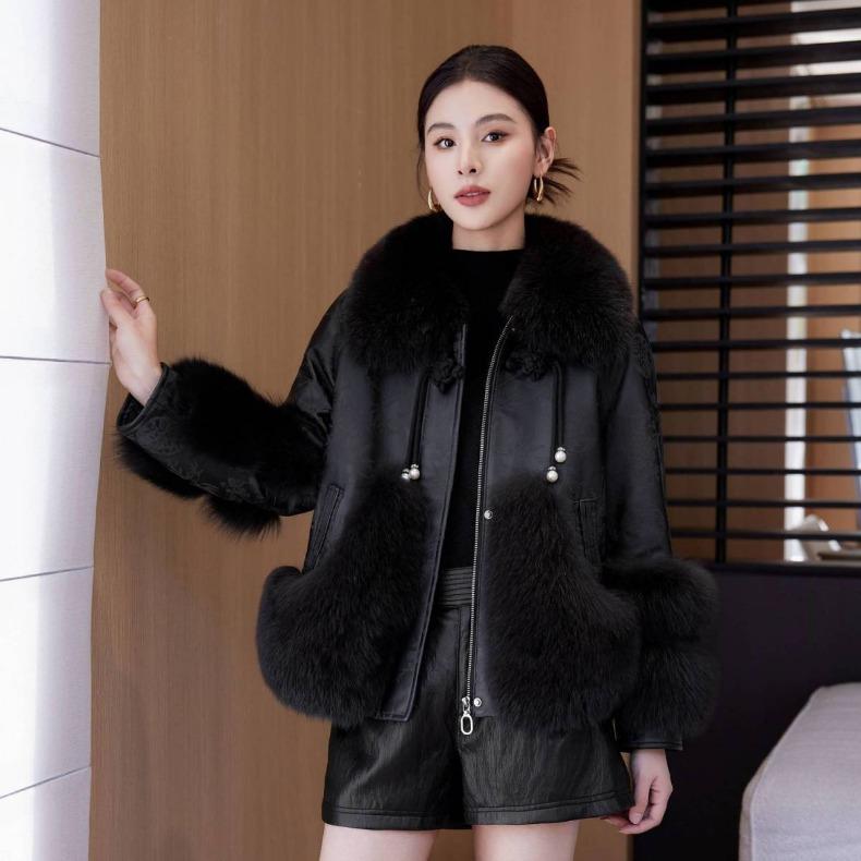 Winter Fashion Thickened Faux Fur Coat Women with Fur Collar Sheepskin Leather Jacket