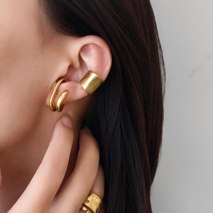 Japanese Minimalist Arc-Shaped Ear Cuff Earrings: Versatile, High-End and Stylish Stud Accessory.