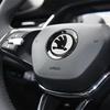 2025 Horký 47mm Samolepka na volant do interiéru auta Dekorativní doplňky Pro Skoda Superb Octavia Rapid Kodiaq Kamiq Karoq Fabia