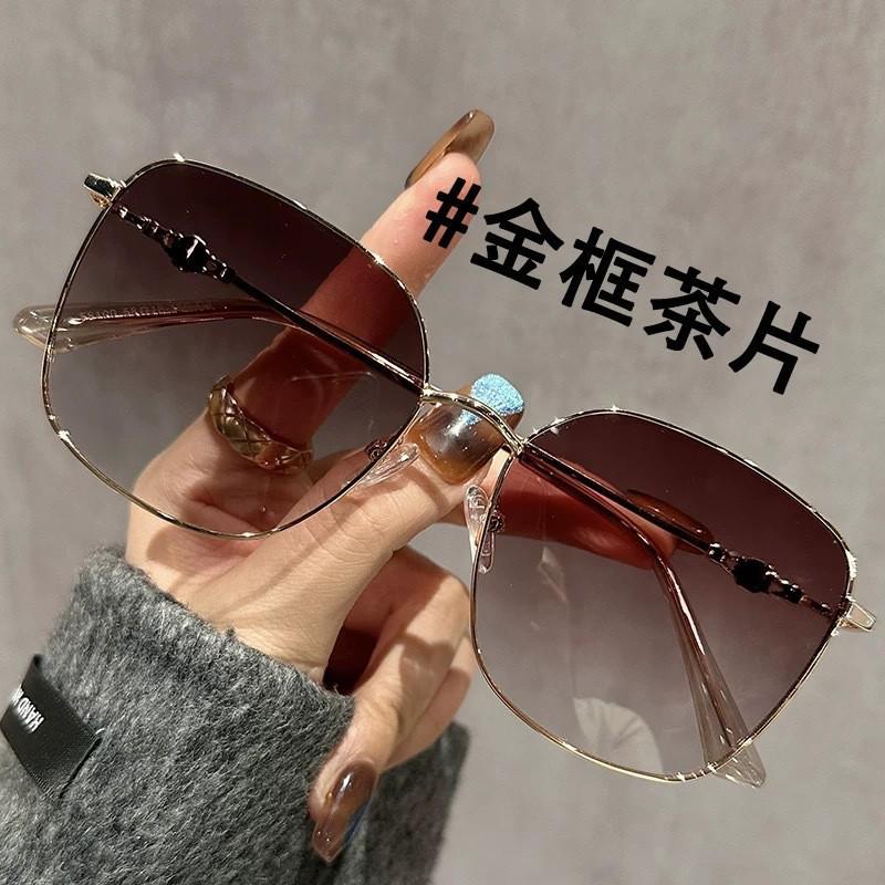 Women's Ultra-light Large Frame Gold Wire Sunglasses with Tea-colored Lenses - Fashionable Sun Protection for Big Faces