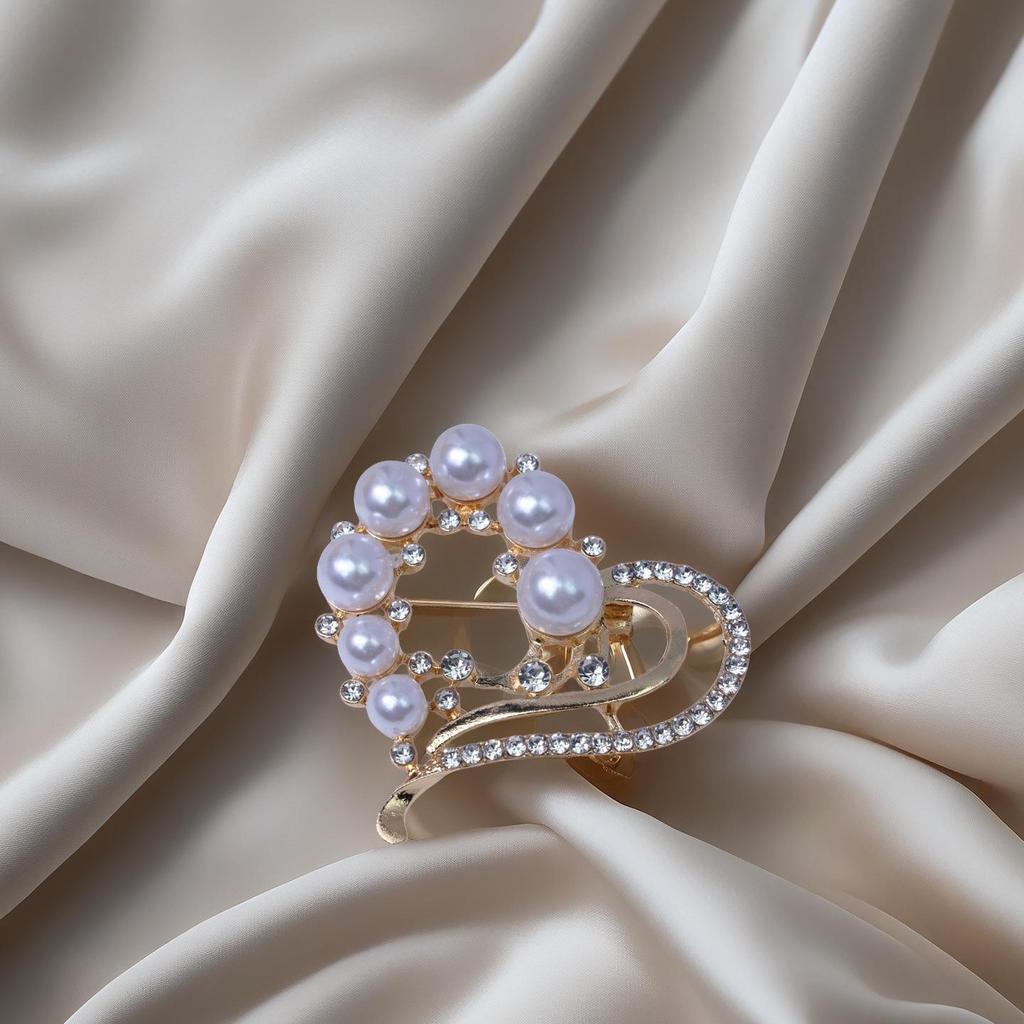 Heart-Shaped Rhinestone Brooch with Pearl Scarf Buckle