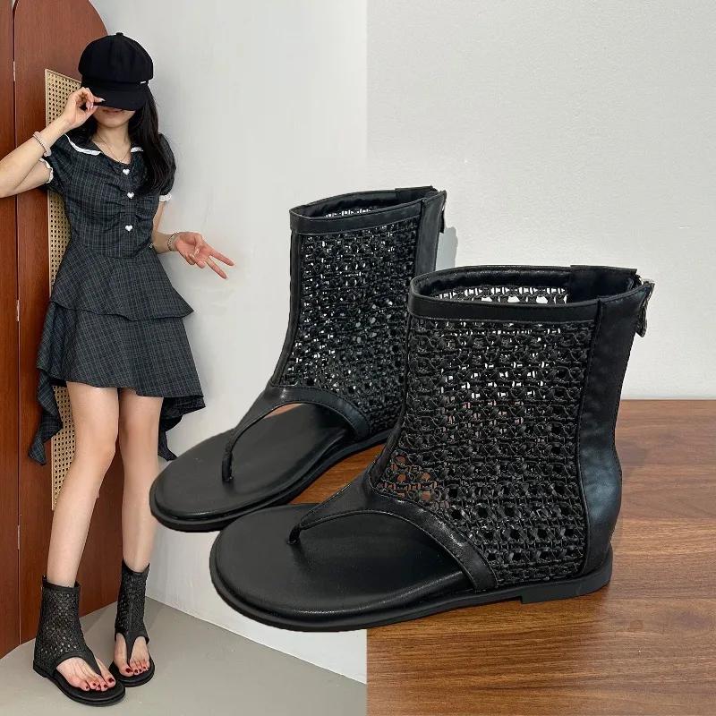 2025Stivali Freddi con Clip-in a Spina di Pesce Donna Nuovi Estivi Traforati Suola Morbida Antiscivolo Stivale Medio Sandali Bohemien Roma