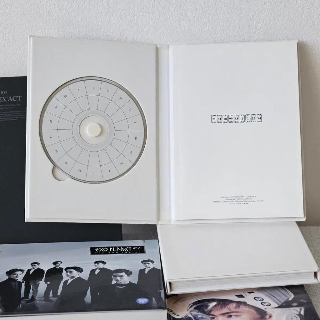 EXO Album + Konsert-DVD & Merchandise-paketrea Begagnad