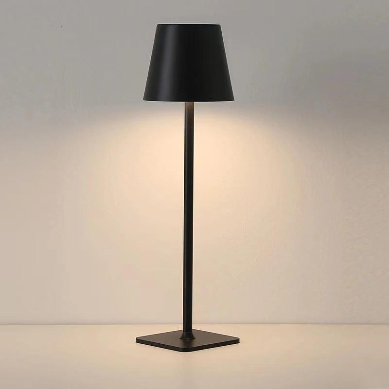 

Двухцветная настольная лампа с высокой ножкой и функцией зарядки, декоративный ночник 2.5W, three-color touch dimming чёрный