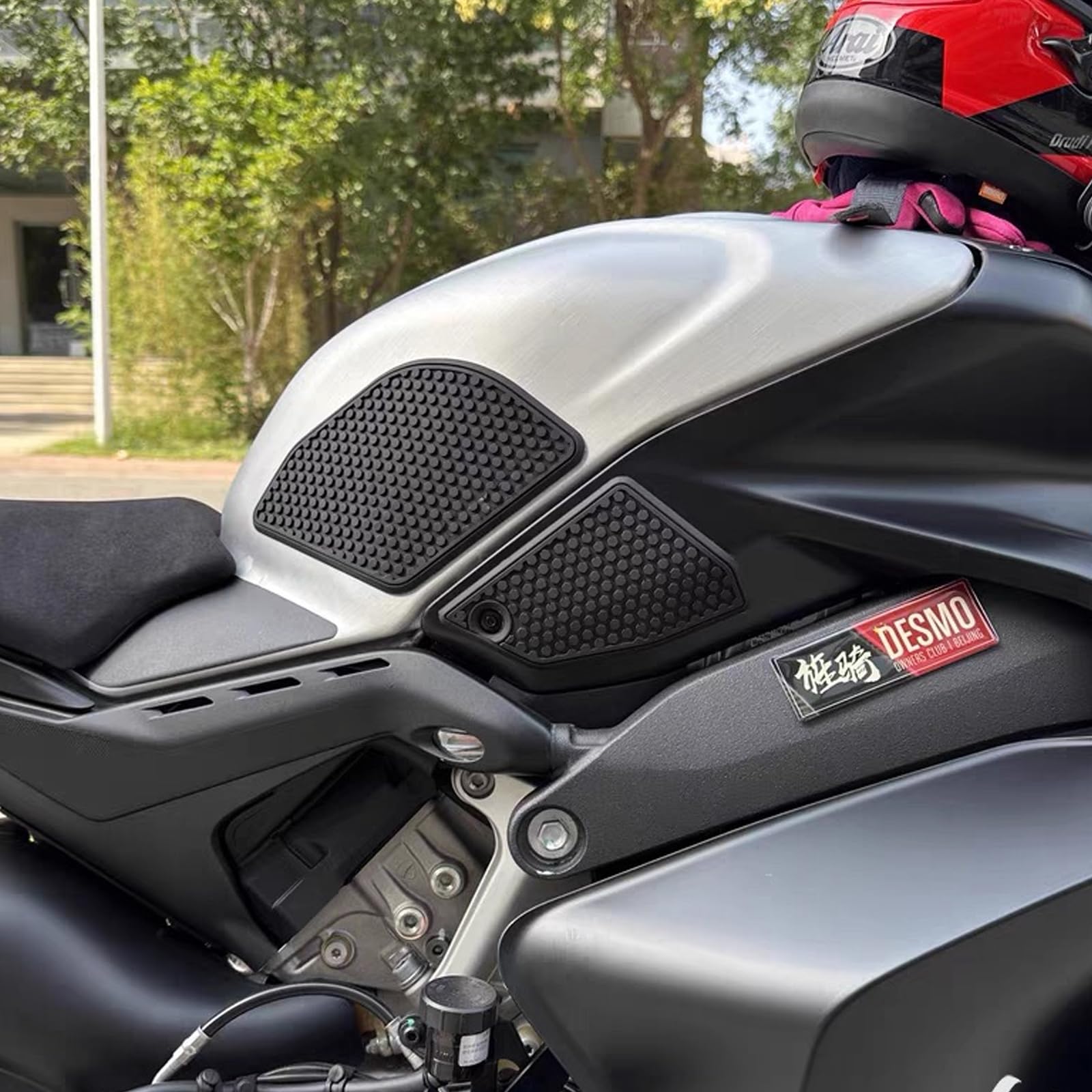 BYEMTTY Motorcycle Fuel Tank Fits Dozens VCH VCH P Fuel Tank Protector, Panigale 1100/S/SP2 2022- 2023-, Anti-Slip Pad,