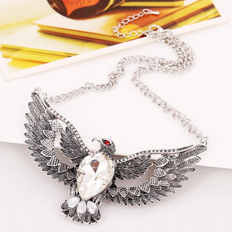 

Retro Eagle Charm Necklace With Alloy Gemstones For Bohemian Fashion Accessories