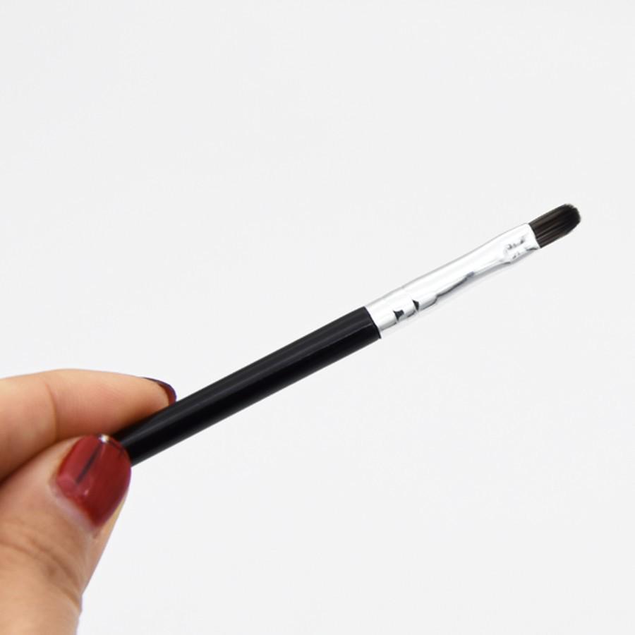 Makeup Artist Lip & Concealer Brush: Beauty Tool for Lipstick, Correction, Blending & Spot Coverage