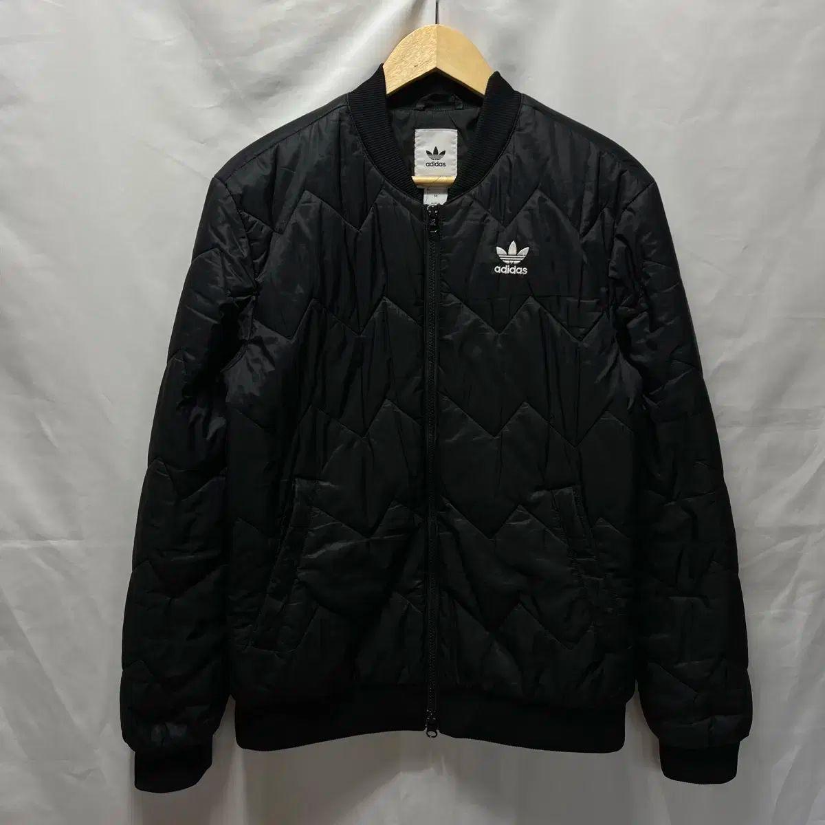 

[Б/У] Оригинальная европейская стеганая легкая пуховая куртка adidas, размер M