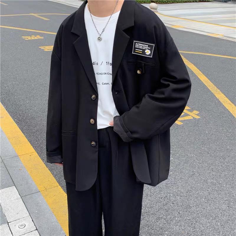 Trendiger dreiteiliger Herrenanzug im koreanischen Stil für den Herbst: Hübsches Set aus kleiner Anzugjacke und Hose