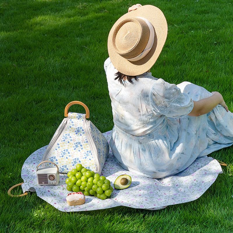 Foldable Multifunctional Picnic Mat Waterproof Thick Moisture Proof Beach Camping Cushion Outdoor Picnic Ground Pad Camping Mat