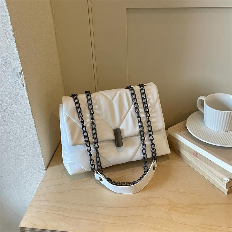 Quilted Leather Shoulder Bag with Chain Strap Metal Clasp Flap Closure Casual Tote Purse for Women Daily