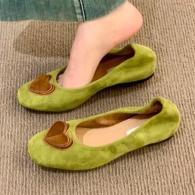 Moda Moda Decoração em Forma de Coração Sapatos Mary Jane Femininos Retro Camurça Sintética Planos Confortáveis Sola Macia Baixos Sapatos de Marca Designer