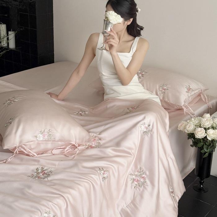 Girl S Heart Sleeps Naked 60 Lenzing Tencel Xia Liang Quilt Four-Piece Ice Silk Embroidery Cool Air Conditioning Quilt Summer Quilt Bedding 200*230cmsummerquilt