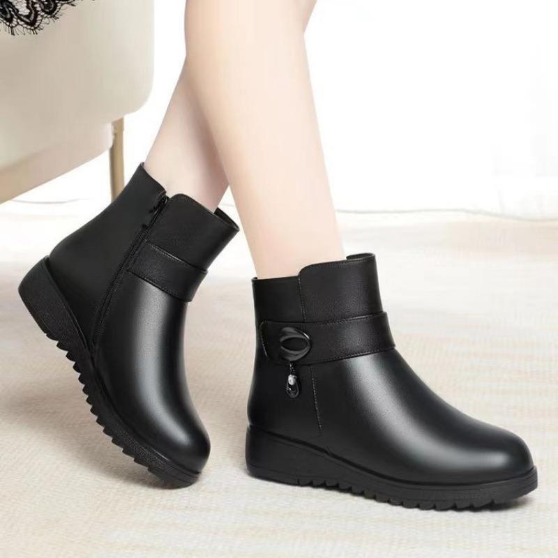 Plus-size Cotton Shoes for Moms, Women's Shoes, Soft Leather, Soft Soles, Boots for Women with Fleece