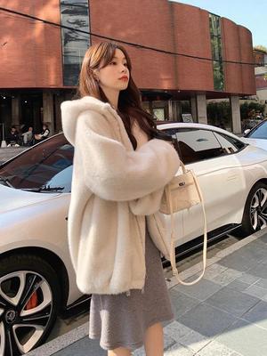2025 Eco-Friendly Women's Hooded Shearling Mid-Length Mink Fleece Winter Coat