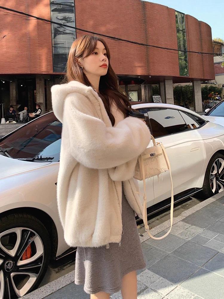 2025 Eco-Friendly Women's Hooded Shearling Mid-Length Mink Fleece Winter Coat