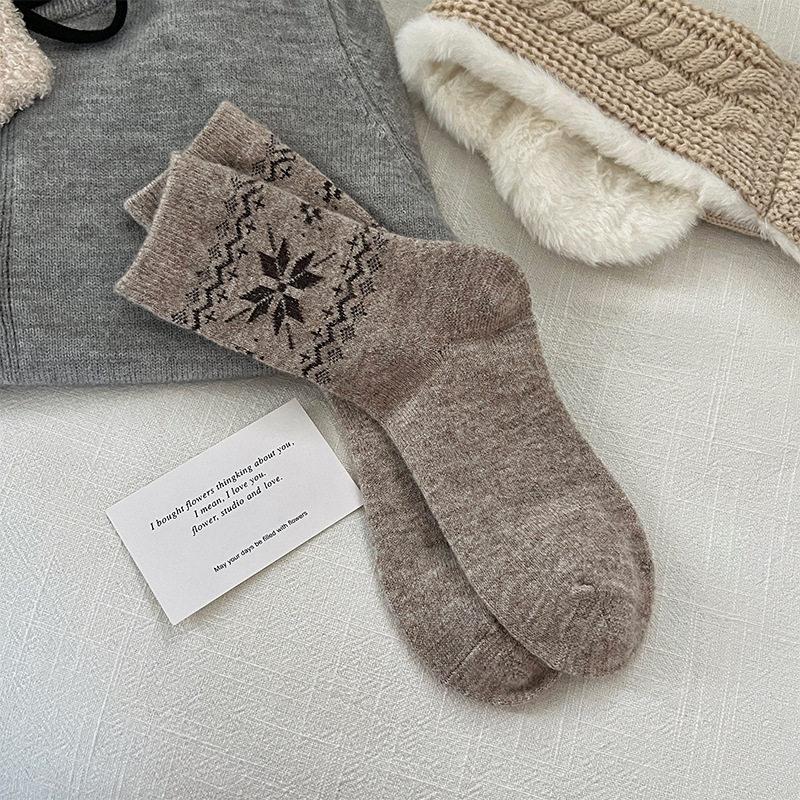 Women Retro Fair‑Isle Wool Socks,Autumn Winter Warm Snowflake Contrast Medium‑Tube Socks,Korean Boneless Versatile Cotton Socks