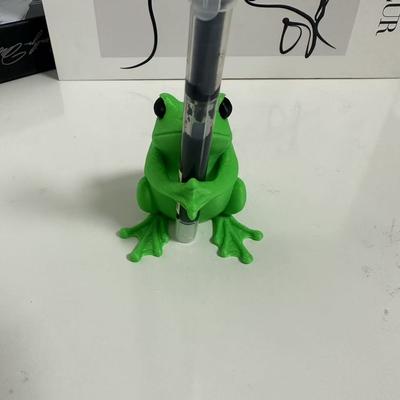 Creative Green Frog Pen Holder 3D Design for Desk with Multi-Functional Features Ideal for Students