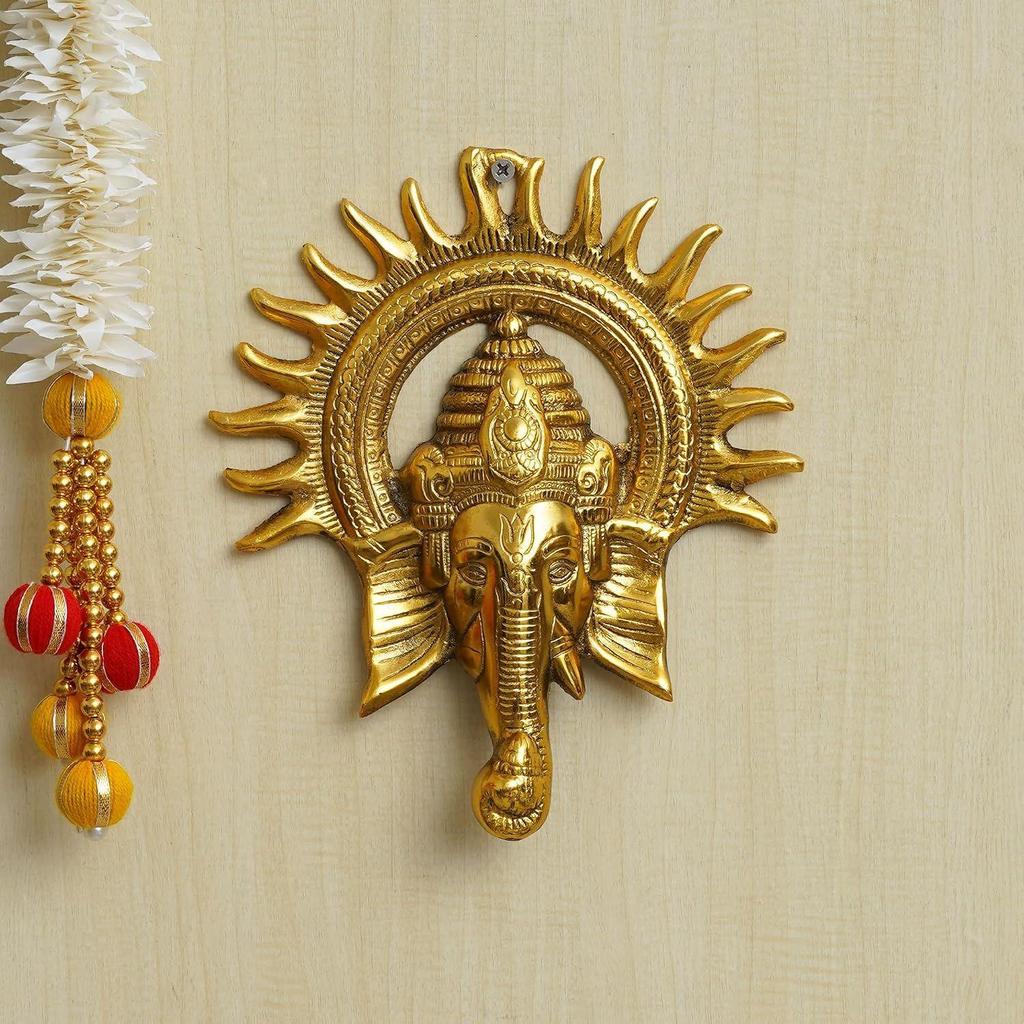 Soleil Métallique Doré Décoratif Ganesha Suspendu au Mur | Statue du Seigneur Ganesha Œuvre d'Art Murale - Pièce de Présentation Décorative pour la Décoration Murale