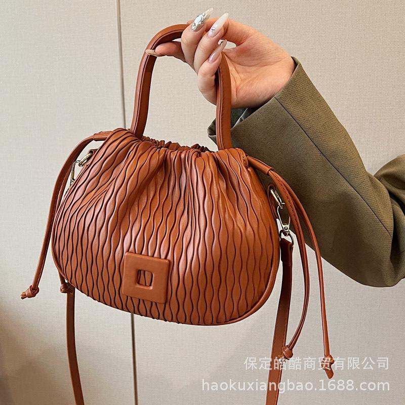 Niche design bag 2025 new fashion summer Internet celebrity popular handbag versatile shoulder messenger bag women's bag