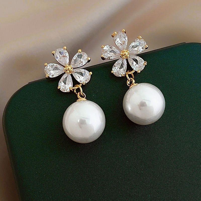 New Design Sweet Rhinestone Flower Stud Earrings For Women Elegant Imitation Pearl Crystal Zircon Earring Korean Party Zircon
