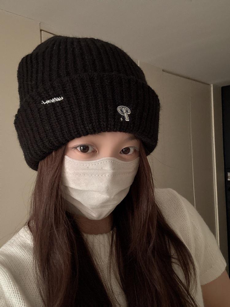 

New unisex knitted hat of the same style, women s warm ear protection headgear, versatile face-showing small wool hat Stretchy чорний