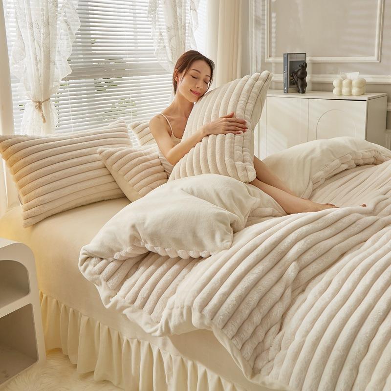 Winter Thickened Milk Velvet Four-piece Bed Sheet Quilt Cover Bed Warm Rabbit Velvet Quilt Cover Flannel Coral Velvet Bed Skirt Three-piece Set