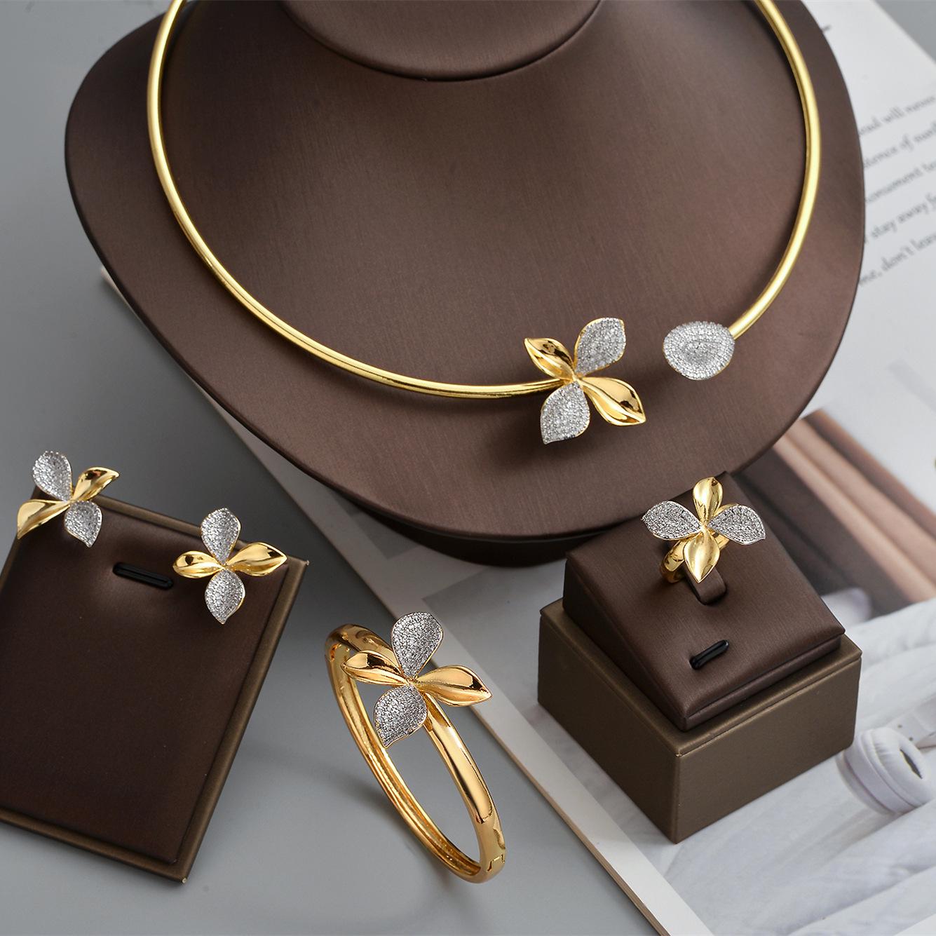 Elegant Zirconia Flower Necklace Pendant - High-End Fashion Jewelry