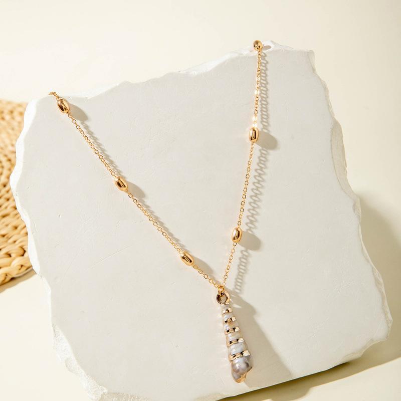 Натуральное ракушечное ожерелье, Богемный летний кулон-раковина с золотой окантовкой