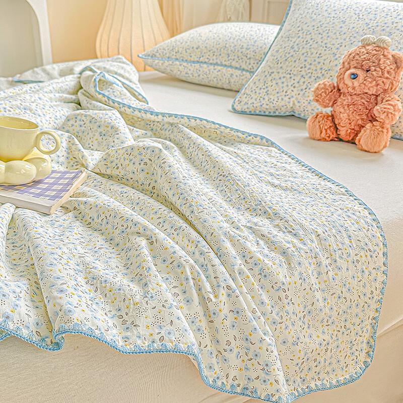 Dreamy Home Shell Embroidered Summer Quilt