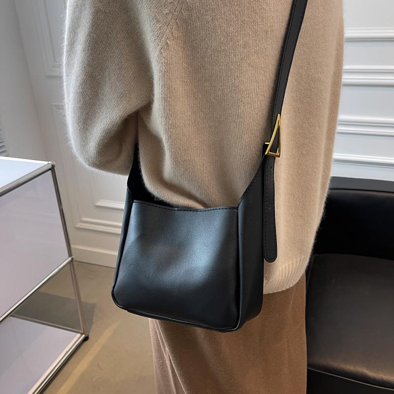 Nowoczesna, uniwersalna torba typu crossbody w stylu retro na jesień i zimę dla kobiet, nowa, modna, niszowa torba na jedno ramię pod pachami