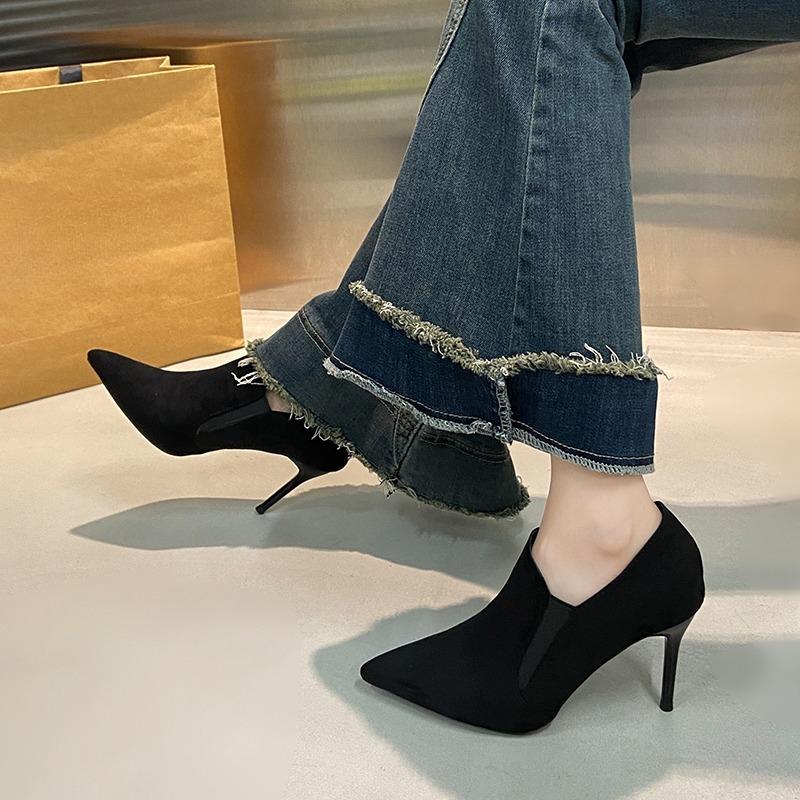 Pointed High Heels for Women's 2025 Spring and Autumn New Retro Thick Heel Sleeve Single Shoe Suede Fashion Female's Shoes Pumps