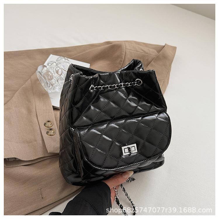 

Xiaoxiangfeng backpack bag women s 2025 super fire fashion high sense foreign style shoulder bag diamond messenger bucket bag чорний
