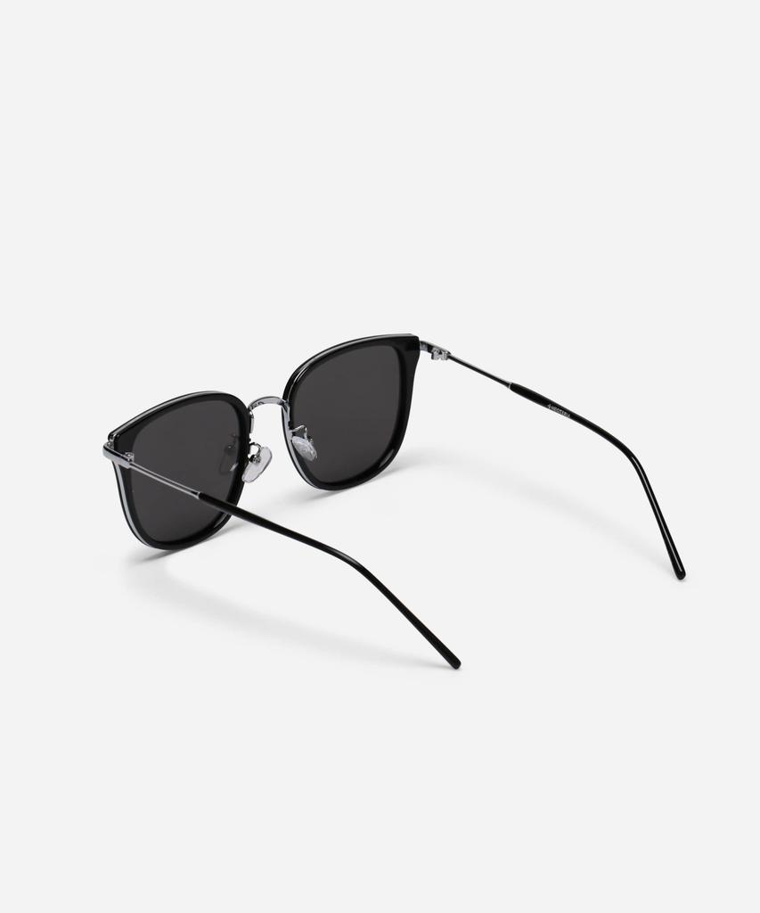 Neotelia Linda · Black