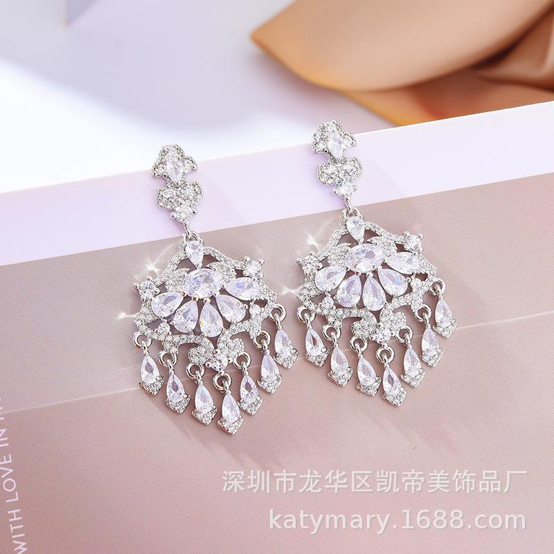 Guofeng Schwerindustrie Hochzeit Nadelohrringe Leicht Eingelegter Zirkon Holzkohle Wassertropfen Ohrringe Temperament Ohrringe