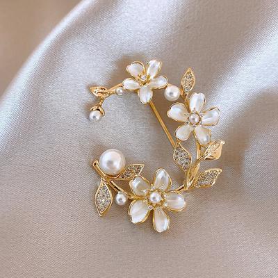 Blume Perlenbrosche Damen High-End-Sinn Nische High-End Brosche Anstecknadel Luxus Temperament Anzugmantel Vielseitige Accessoires